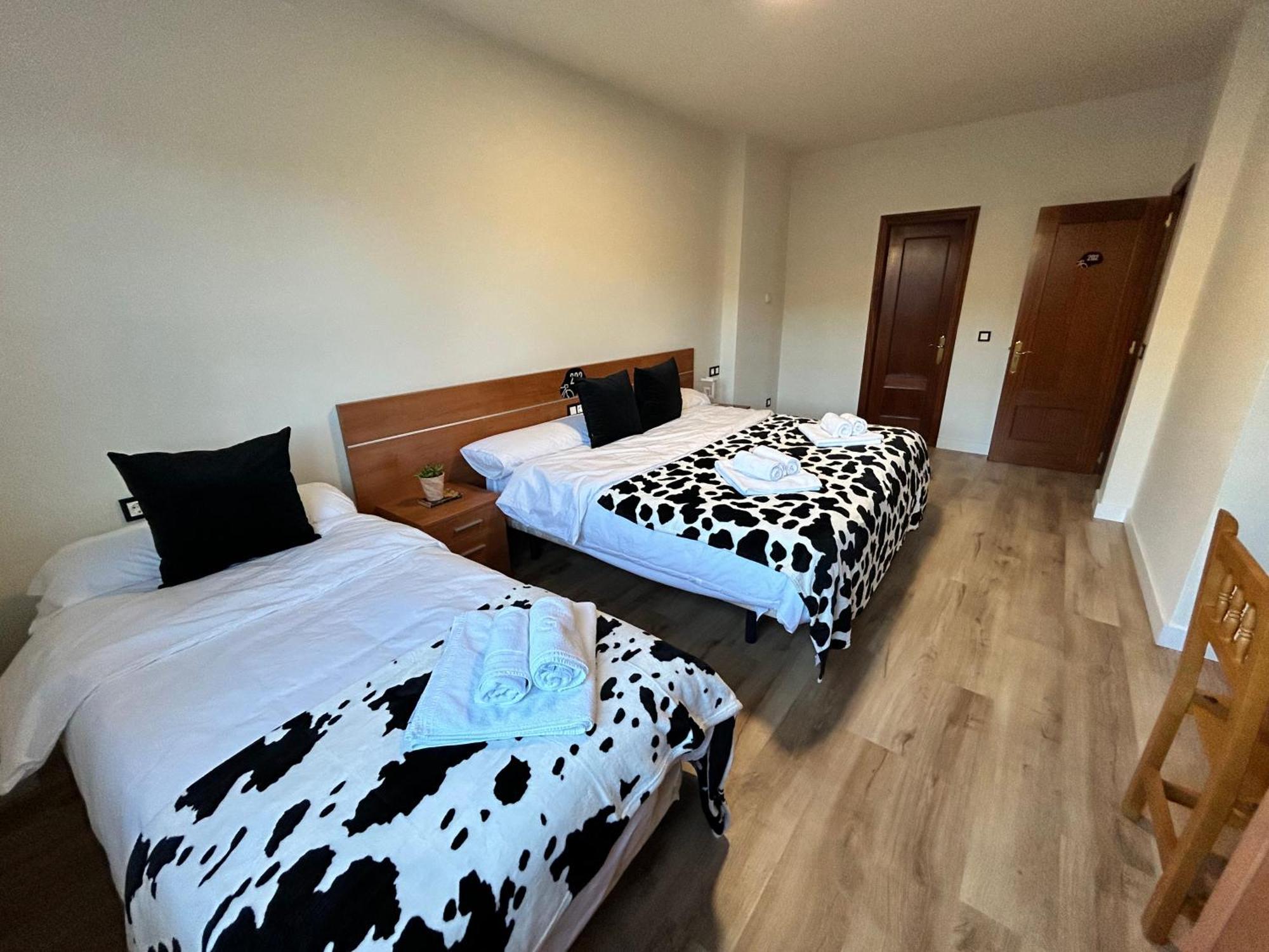 Hotel Bicis & Vacas à La Pola de Gordon Extérieur photo