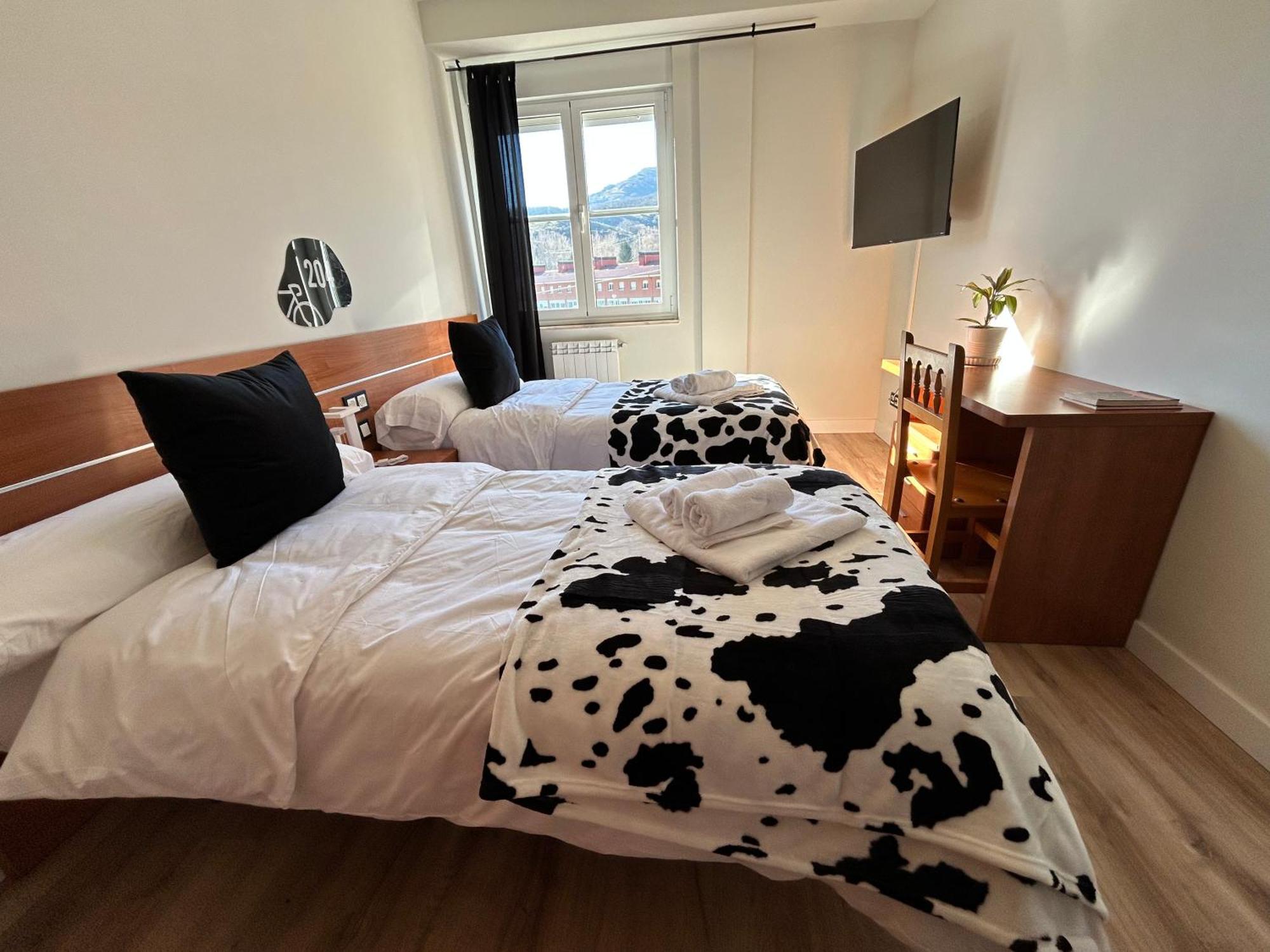 Hotel Bicis & Vacas à La Pola de Gordon Extérieur photo